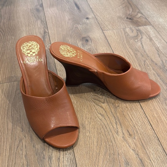 Vince Camuto Women’s Vilty Sculpted Slip-On Wedge Sandals Open Toe Size 8.5 - Picture 1 of 7